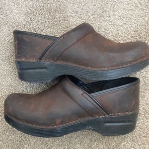 Dansko professional clogs 38 WIDE